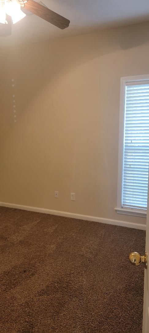 Building Photo - AVAILABLE NOW - CALL US FOR A SHOWING!