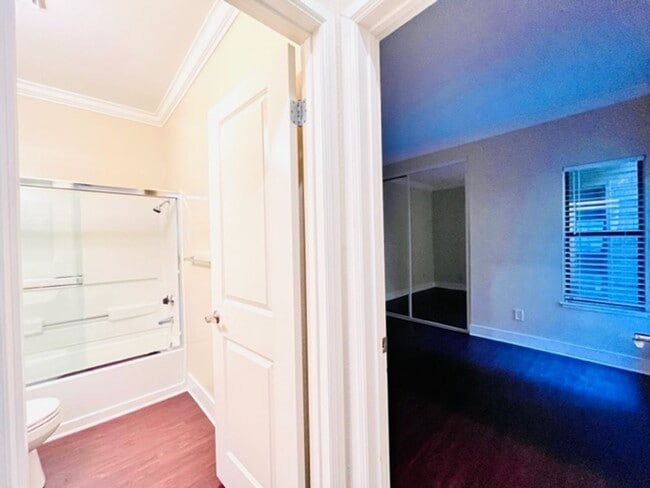 Building Photo - Beautiful, Lower-Level 2BD/2BA, Corner Con...