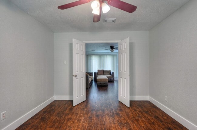 Building Photo - 5103 Temple Bell Dr