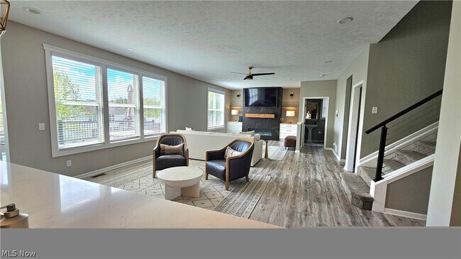 Building Photo - 9337 Ellis Way