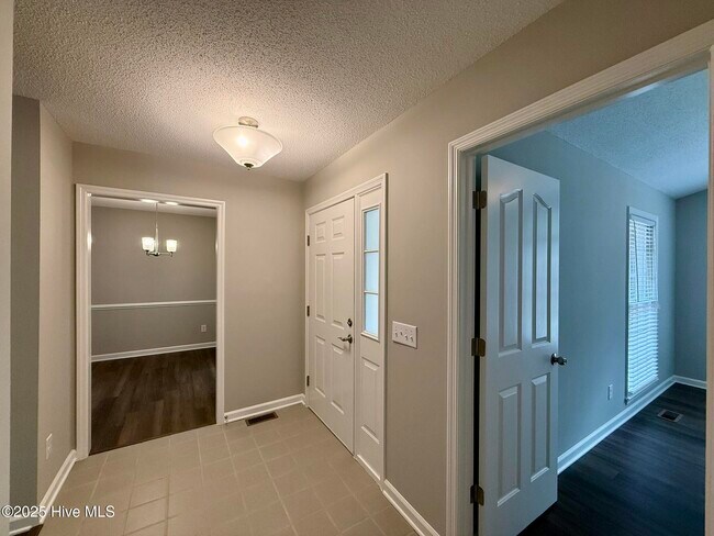 Building Photo - 1475 Monticello Dr