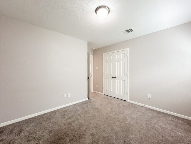 Building Photo - 125 Camelot Pl Ct