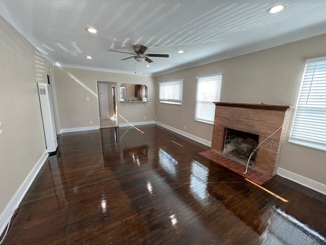 Building Photo - 33rd Duplex