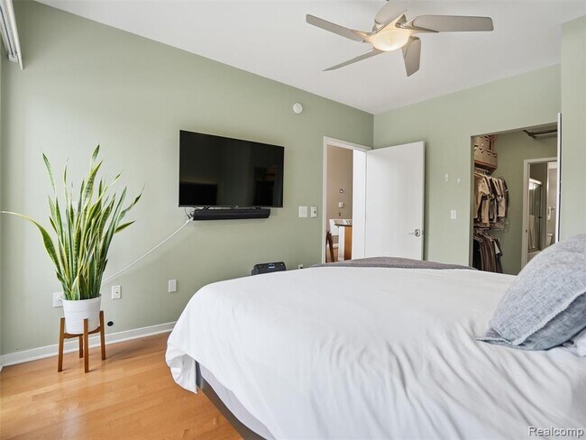 Building Photo - 610 S Troy St