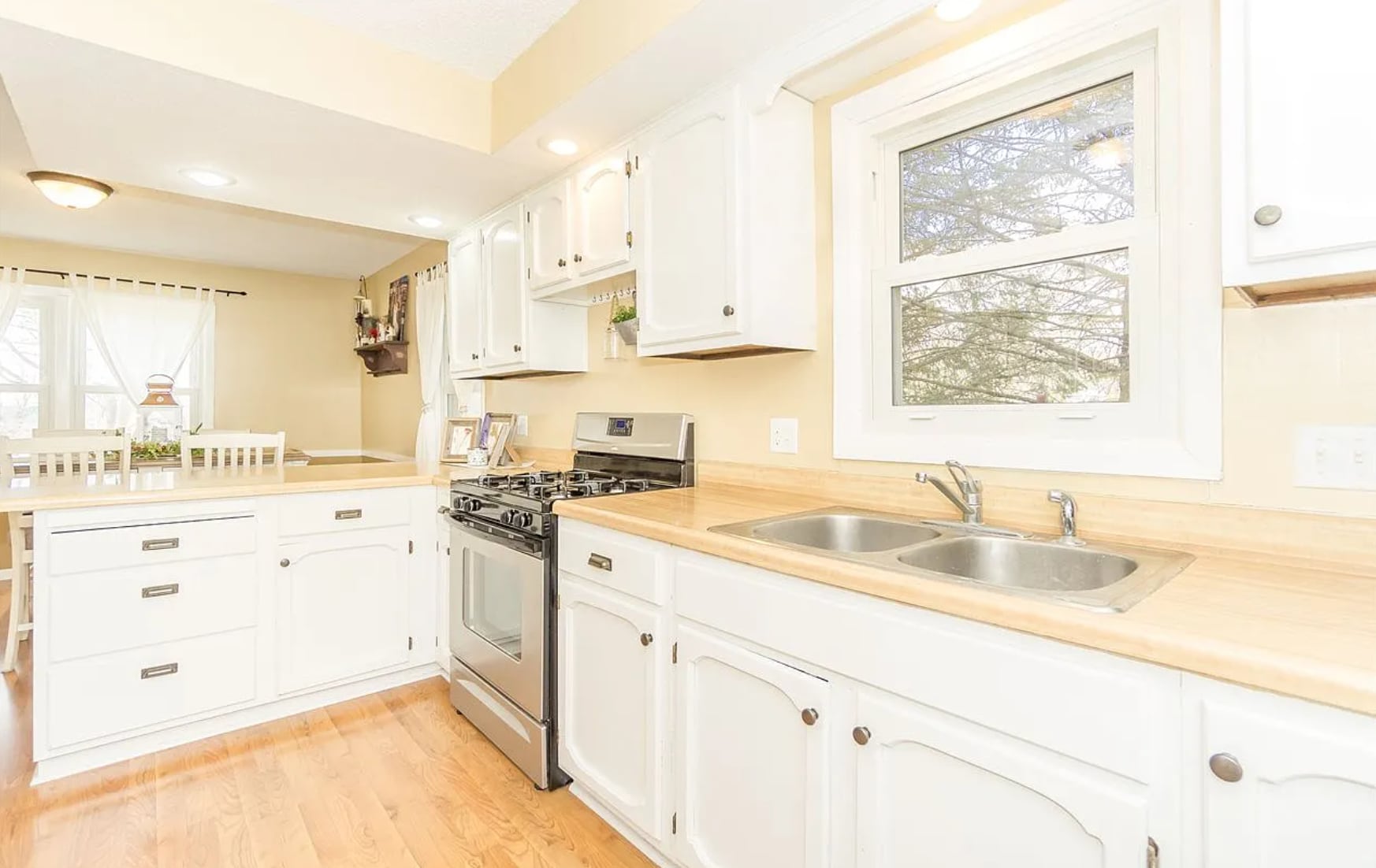 Kitchen - 108 5th St NE