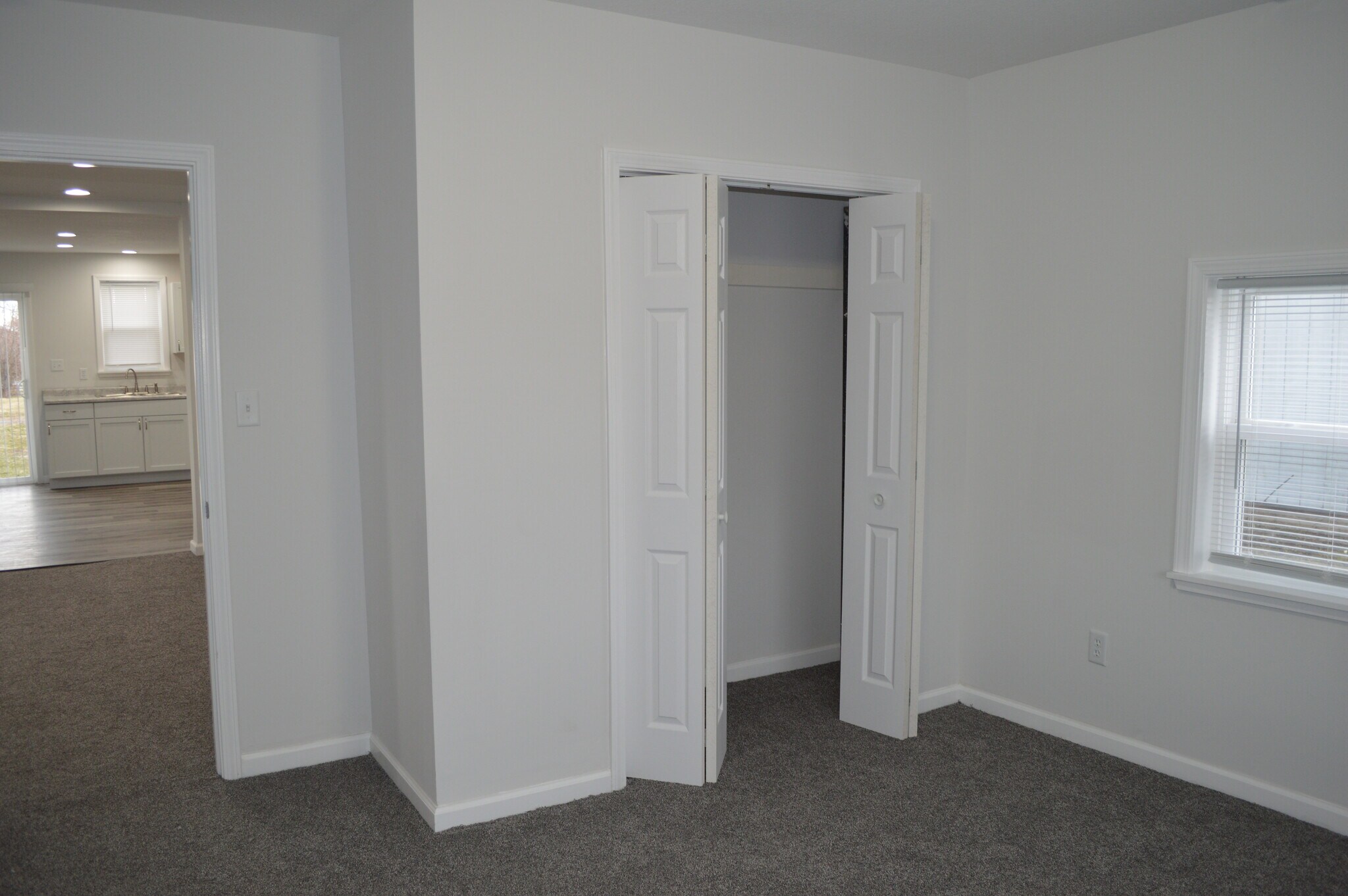 Bedroom - 800 S Diamond St