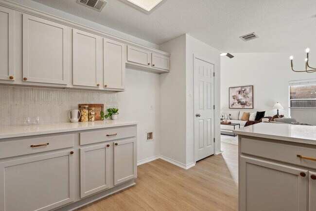 Building Photo - 11416 Dog Leg Dr