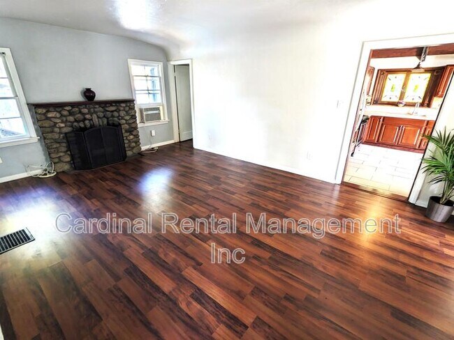 Building Photo - 730 Orange Dr