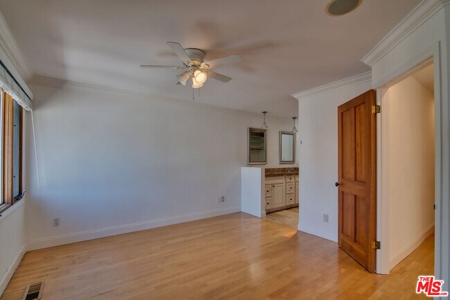Building Photo - 127 Abalone Ave