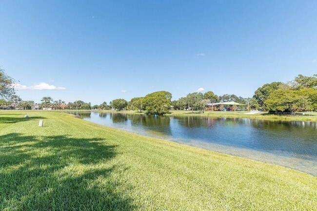 Building Photo - 518 Woodgate Cir