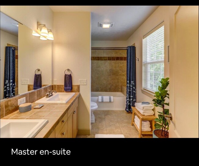 Building Photo - 1294 E Winding Creek Dr