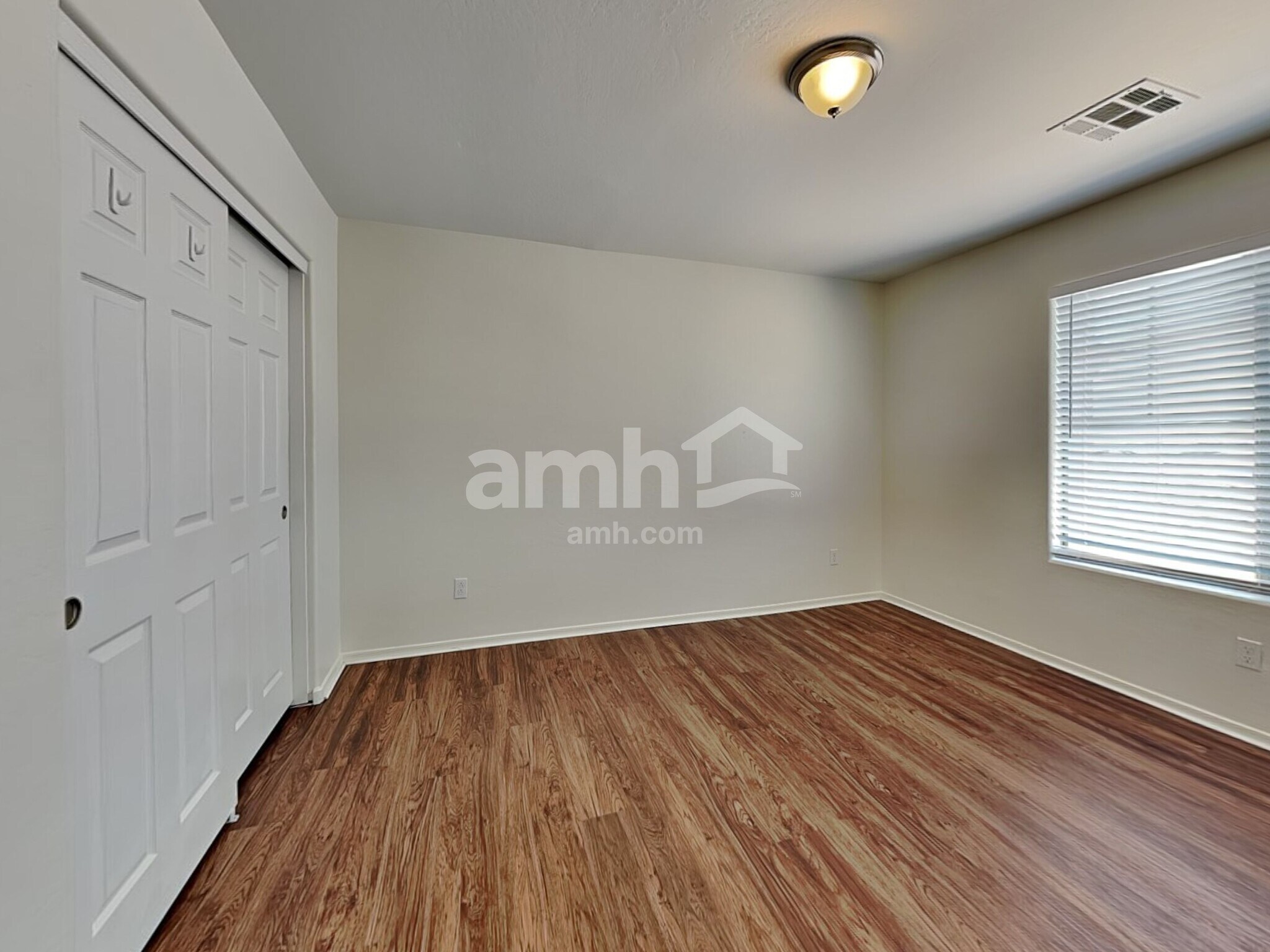 Building Photo - 7825 S 73rd Ln