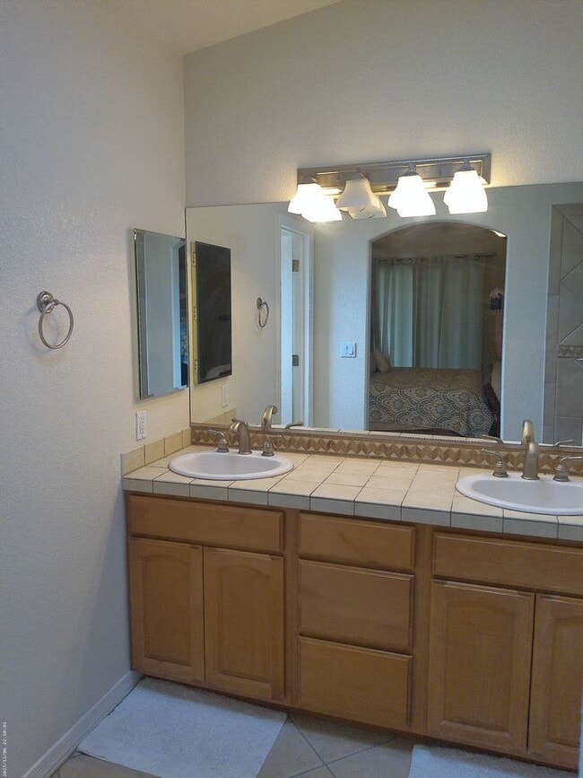 Building Photo - 2910 Swirl Dr