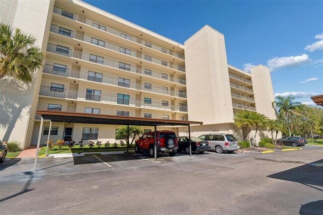 Building Photo - 900 Cove Cay Dr
