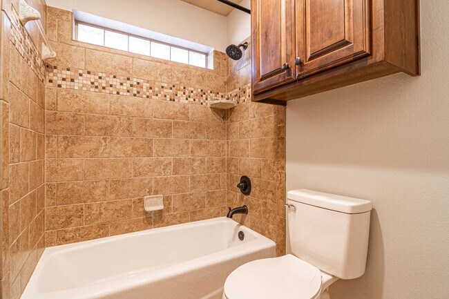 Building Photo - 5914 Llano Ct