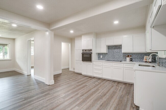 Building Photo - 3812 Linkwood Dr