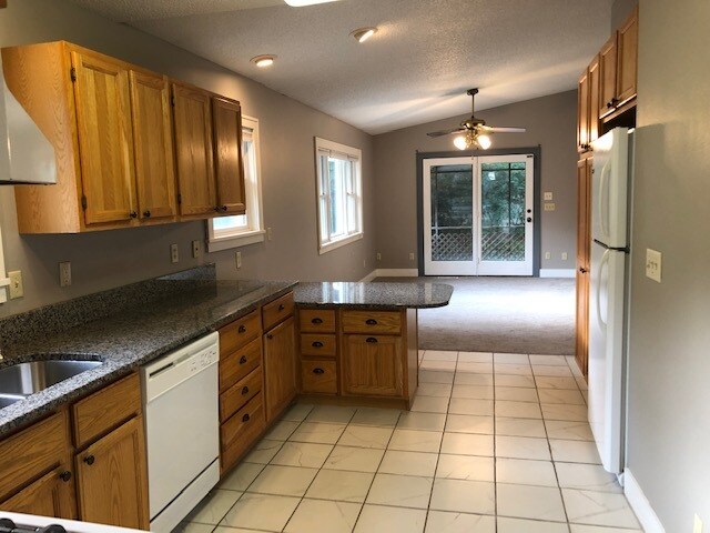 Primary Photo - 121 Highland Dr