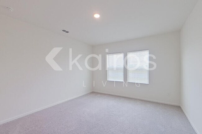 Building Photo - 677 Castillo Dr