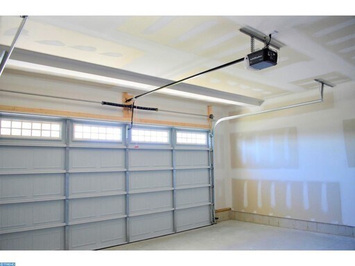 Building Photo - Beautiful Duplex in Water's Edge