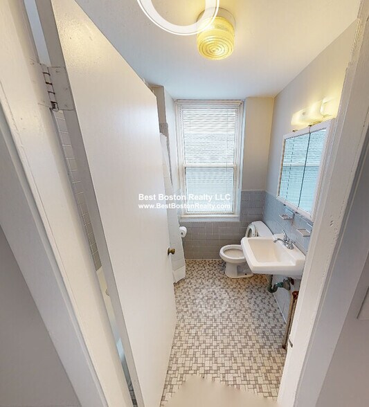 Building Photo - 5 Elmer St