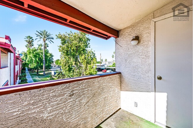 Building Photo - 2Bed/2Bath Second Floor Apartment at McDowell/44th St! Ready For Immediate Move-In! -- SECOND CHA...