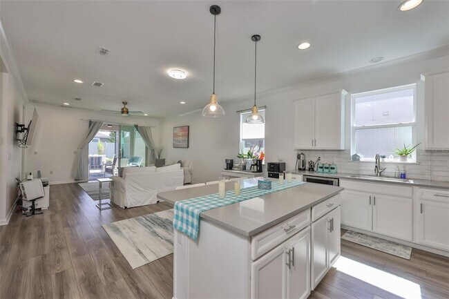 Building Photo - 11520 Cedar Valley Dr