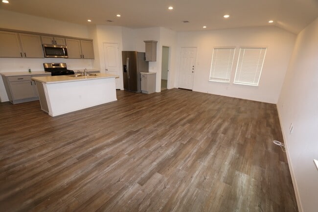 Building Photo - 24757 Mountain Tree Dr