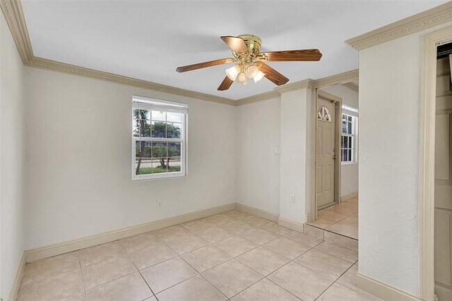 Building Photo - 257 NE 45th Ct
