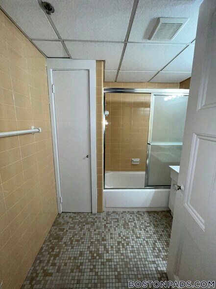 Building Photo - 62 Boylston St