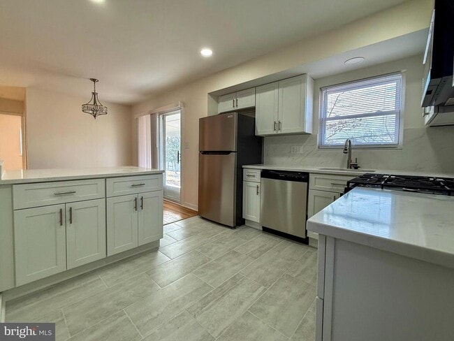 Building Photo - 504 Crisfield Rd