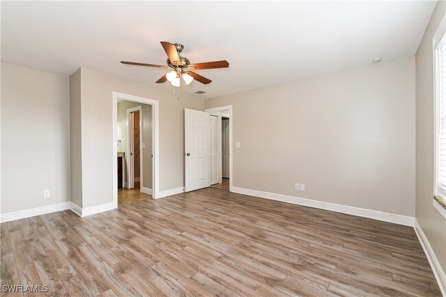 Building Photo - 2536 SW 11th Pl