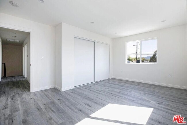 Building Photo - 6817 Bertrand Ave