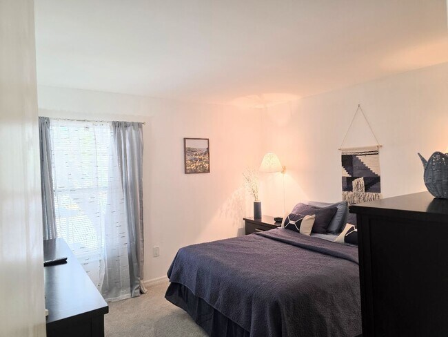 Building Photo - Charming 1-bedroom, 1-bath second-floor condo available NOW!