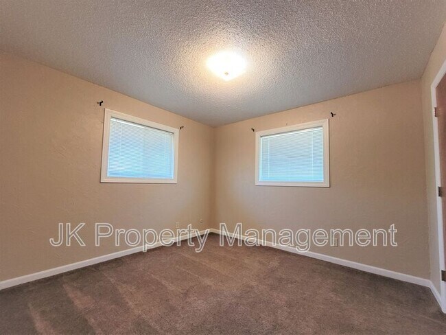 Building Photo - 4609 5th Ave S