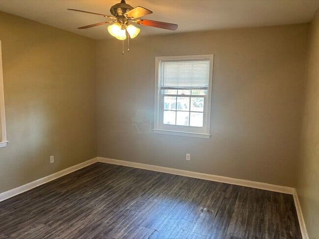 Building Photo - 1407B W Gentilly Rd.