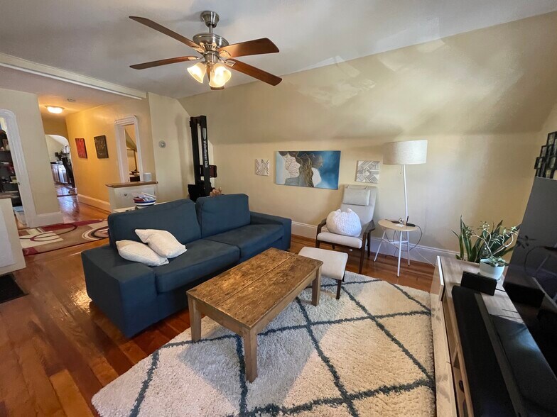 Building Photo - 23 Chandler St