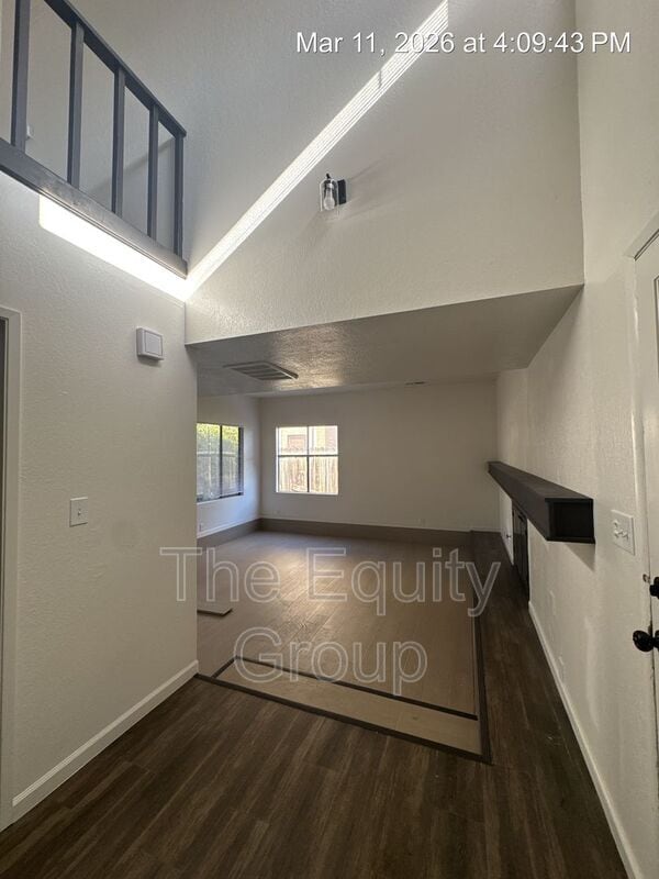 Building Photo - 1942 E Woodsville Ct