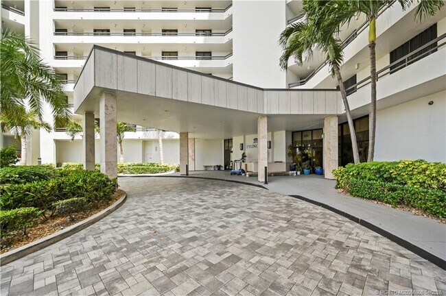 Building Photo - 9650 S Ocean Dr