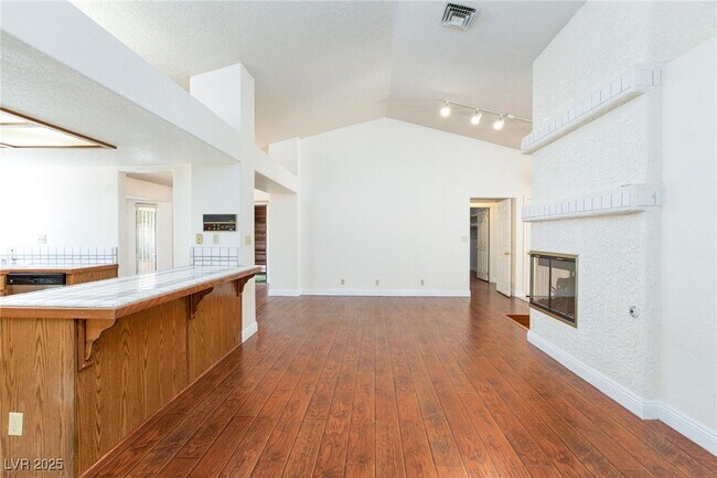Building Photo - 6442 W Mesa Vista Ave