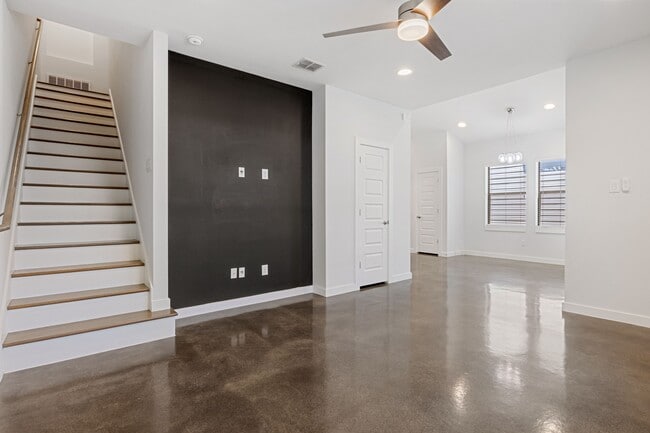 Building Photo - 1114 N Olive St