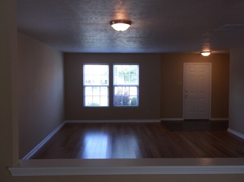Building Photo - 2058 Durand Rd