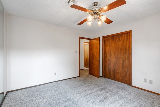 Building Photo - Well-Kept Home in Crosby Park Estates