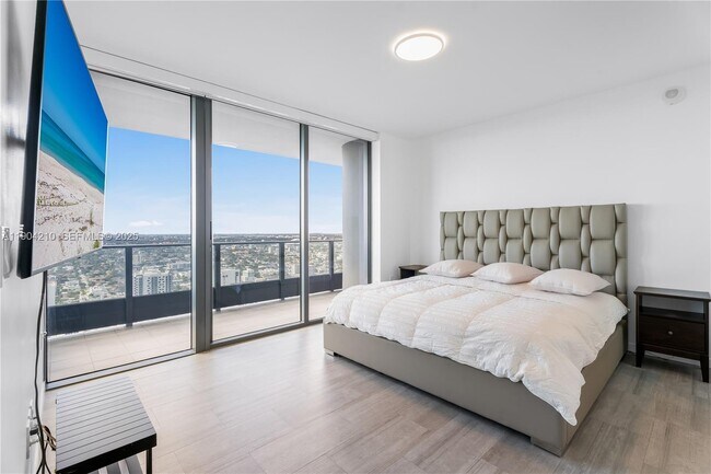 Building Photo - 1000 Brickell Plaza