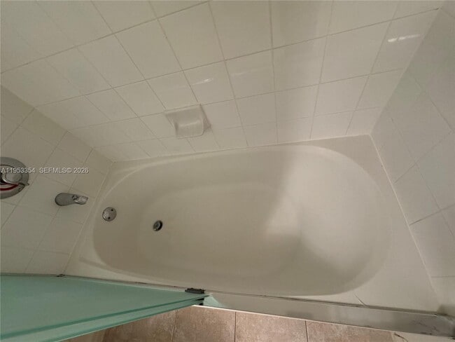 Building Photo - 2557 Centergate Dr