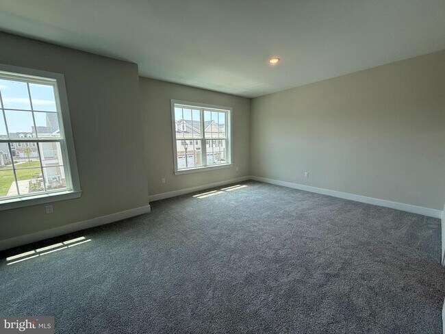 Building Photo - 1404 Justin Dr