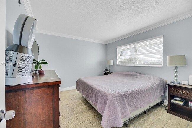 Building Photo - 1900 NE 8th Ct