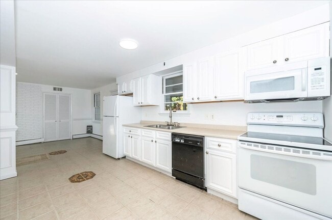 Building Photo - Private Home w/ Pond & Fantastic Views