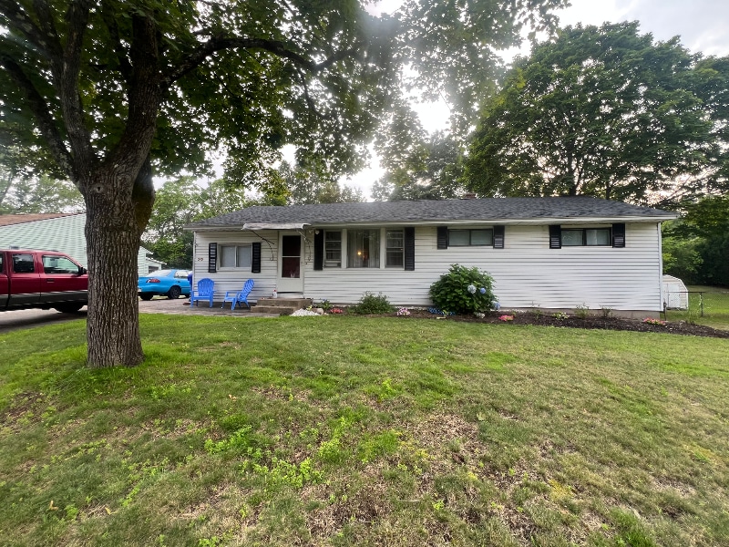 Building Photo - 240 Greenaway Dr