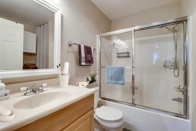 Start your day w/ a shower & end it w/ fresh, clean clothes using the in-unit laundry - 524 Telegraph Canyon Rd