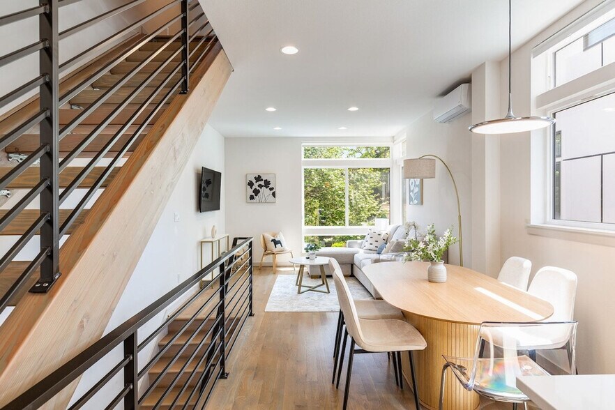 Building Photo - 2122 3rd Ave N